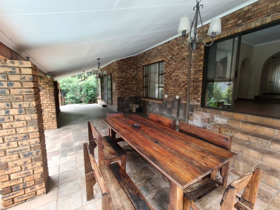 5 Bedroom Property for Sale in Safari Gardens North West